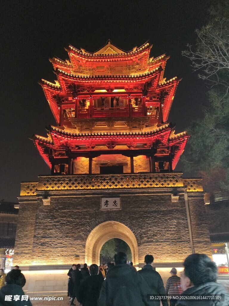 台儿庄古城鼓楼夜景