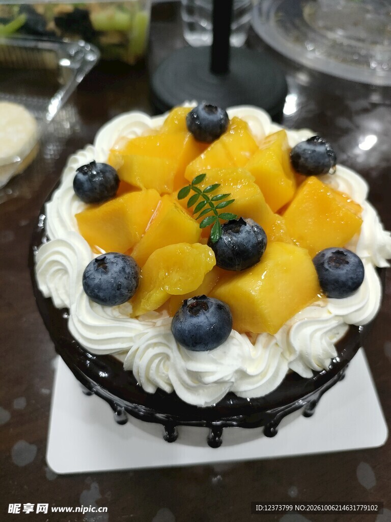 芒果蓝莓水果蛋糕