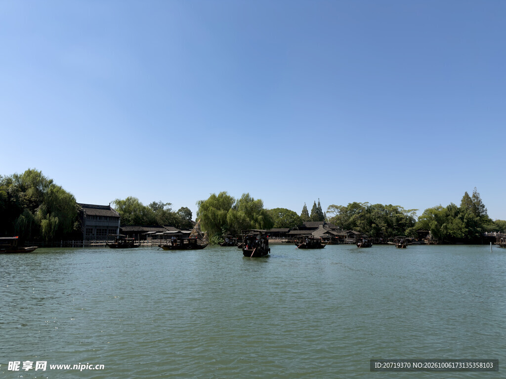 江南水乡湖岸晴景