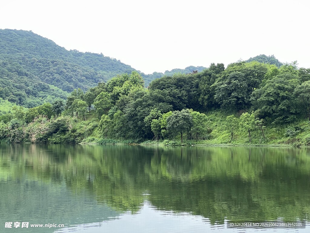 青山湖畔自然美景
