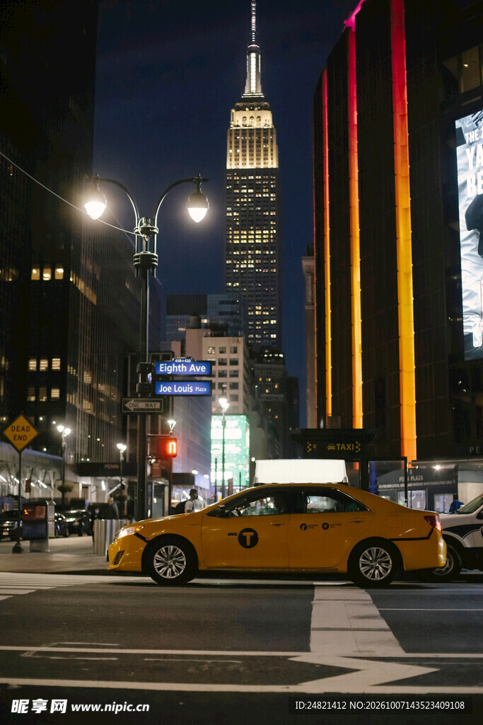 纽约街头夜景出租车