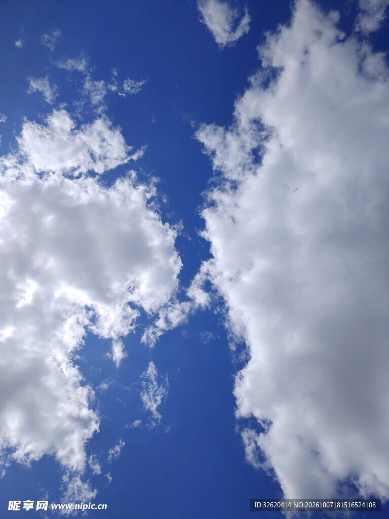 晴朗蓝天白云