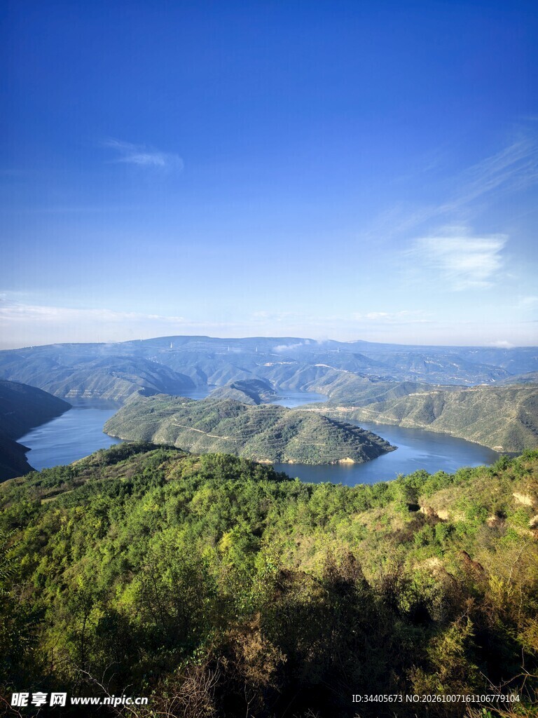 俯瞰江河山野风光