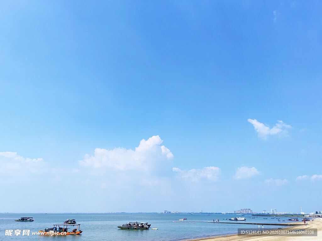 碧海蓝天海岸风光