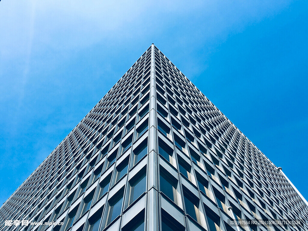 仰拍现代摩天写字楼