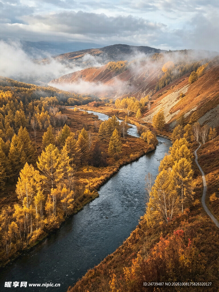 秋日山间河谷晨景