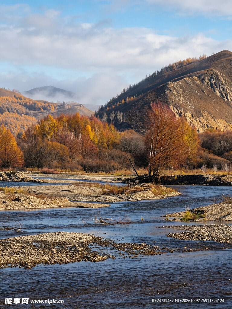 金秋河畔山野风光