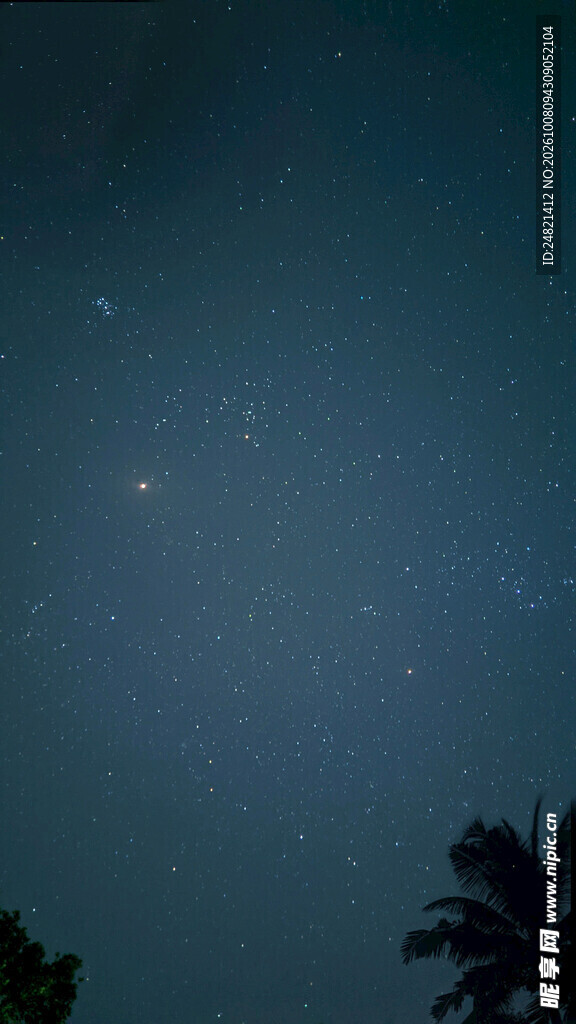 夏夜朦胧夜空