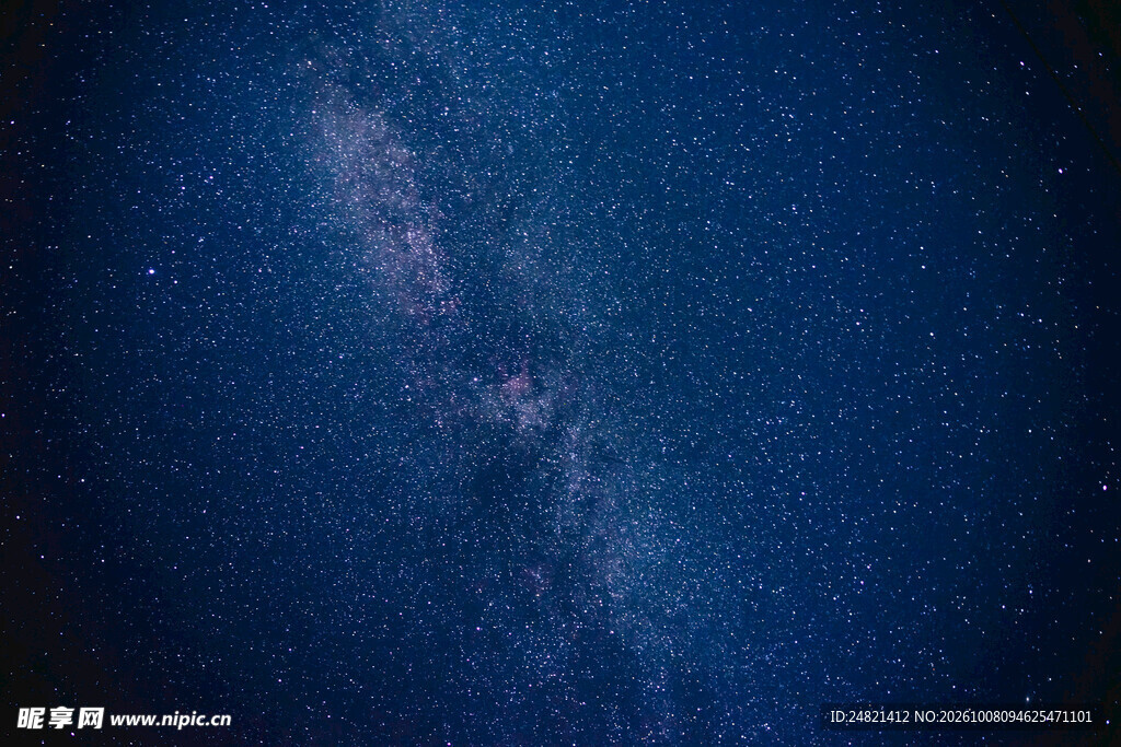 深蓝色星空银河夜景