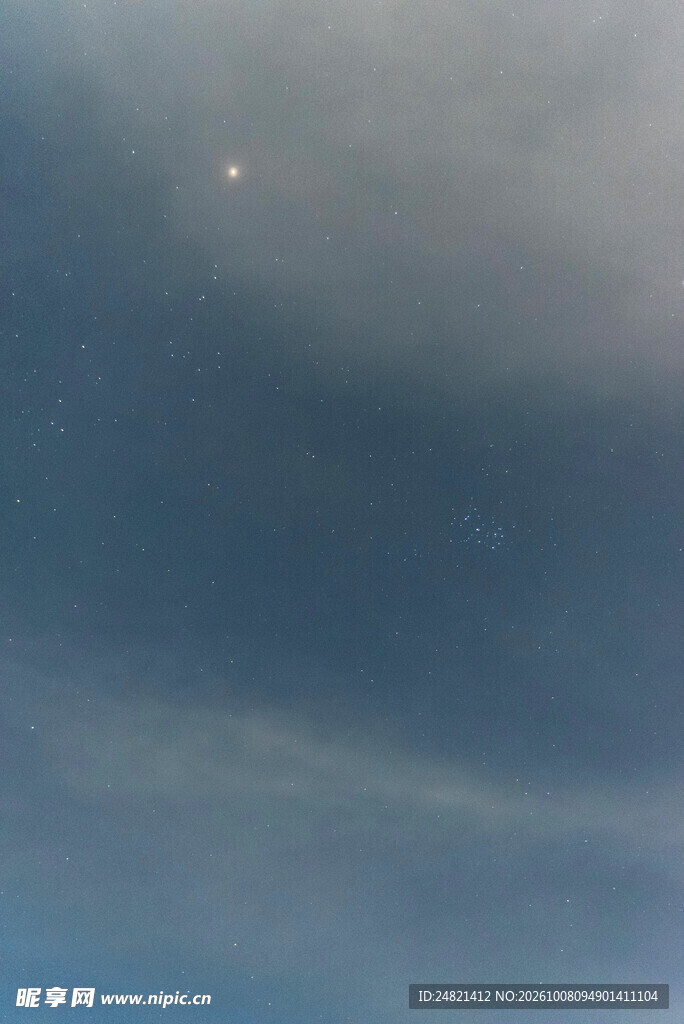 薄云遮日天空景致
