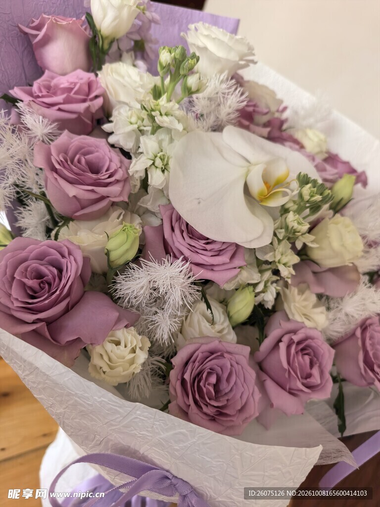 紫色玫瑰花束
