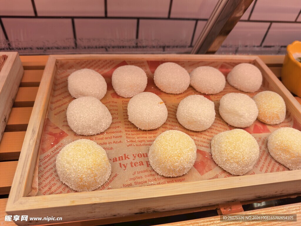 整齐摆放的中式面点