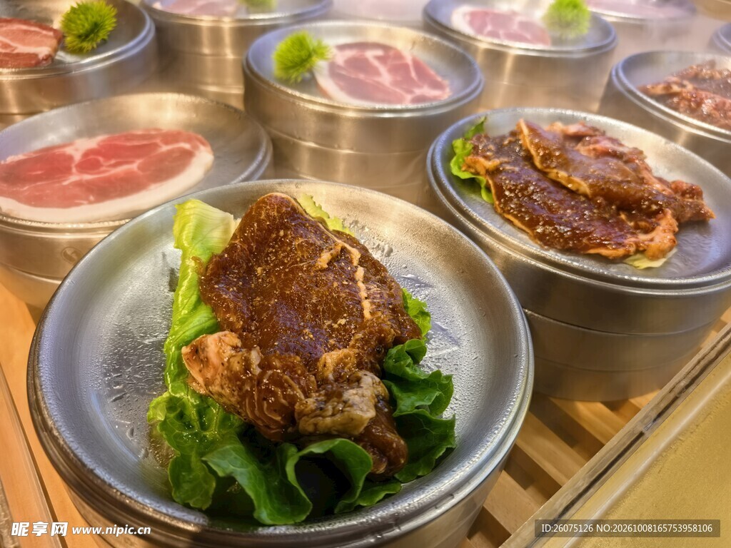 多款烤肉食材摆盘