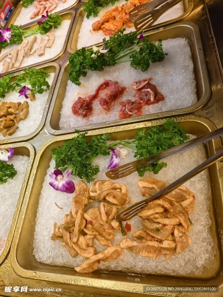 多款生鲜食材摆盘展示
