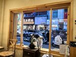 店内窗边街景