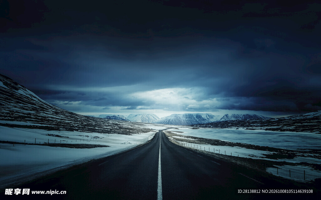 通向远方的暗夜公路