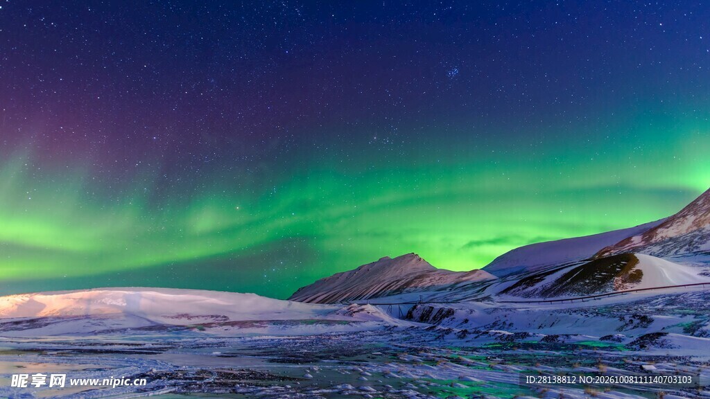 雪原极光绝美夜景