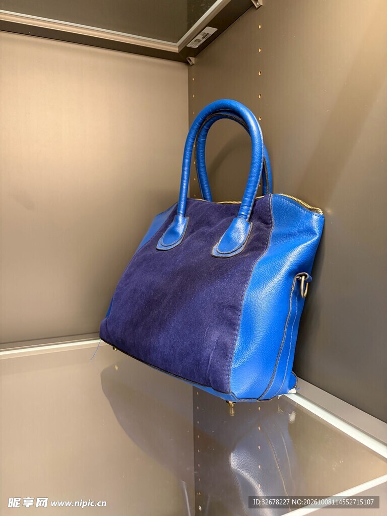 蓝色手提包
