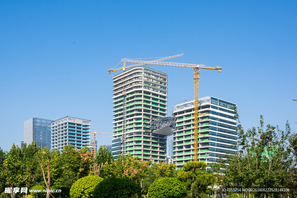 城市在建高楼塔吊