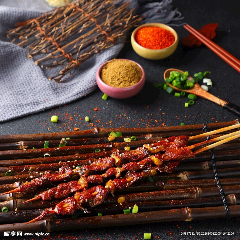 风味烤串配蘸料