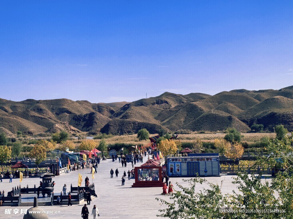 郊野景区晴日风光