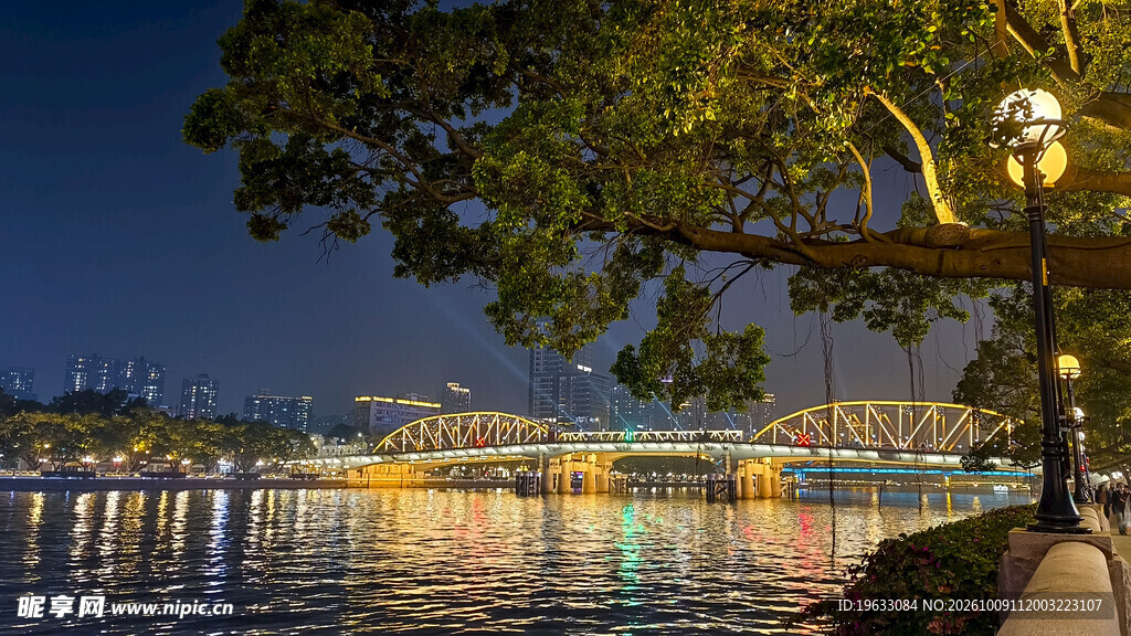 河畔夜景风光
