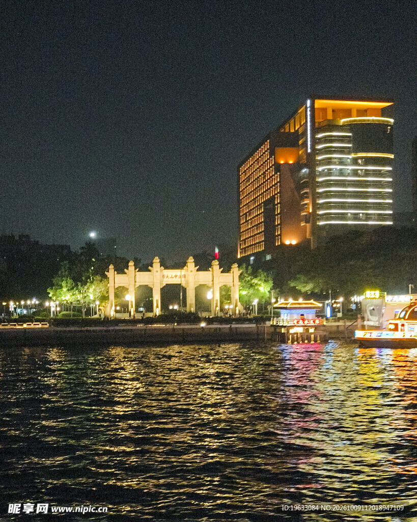 河畔都市夜景