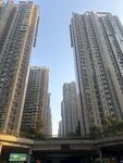 仰拍城市高层居民楼