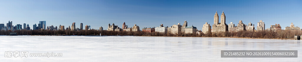城市滨水天际线全景