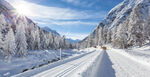 冬日雪山公路雪景