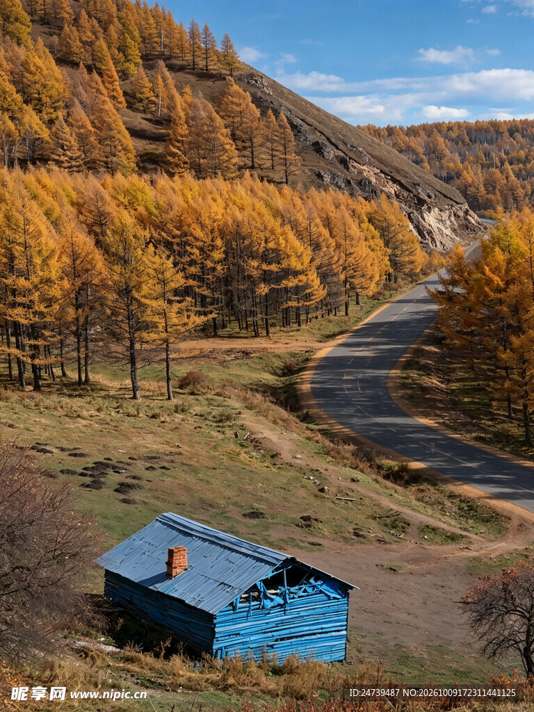 秋日山野公路小屋风景