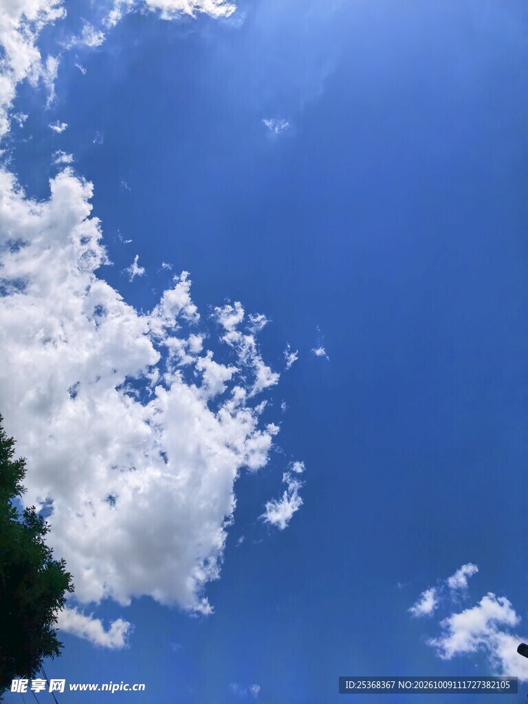 晴空蓝天白云
