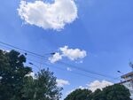 晴空下的街景