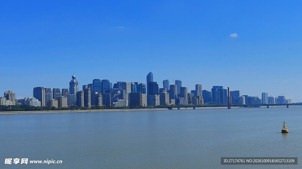 滨水城市天际线