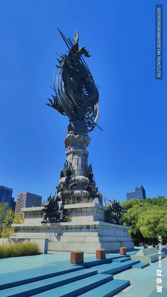 广场龙形雕塑景观