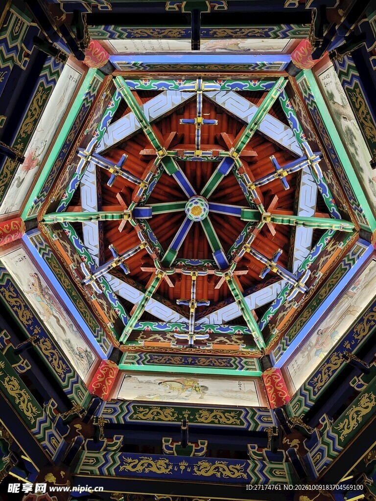 中式古建藻井仰拍