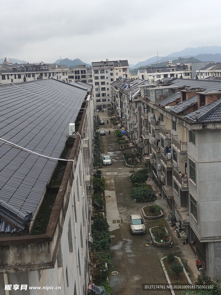 阴天城郊居民区俯瞰