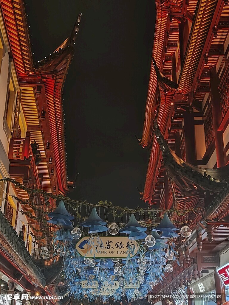 中式古建飞檐夜景