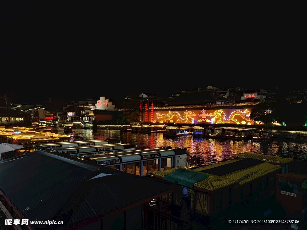 临水古建夜景