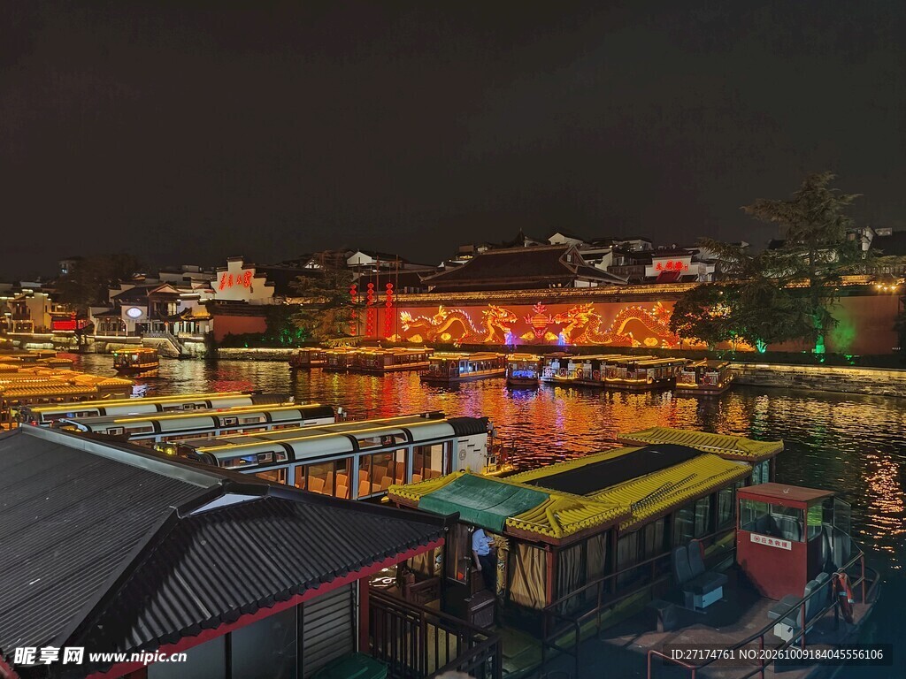 中式古建夜景