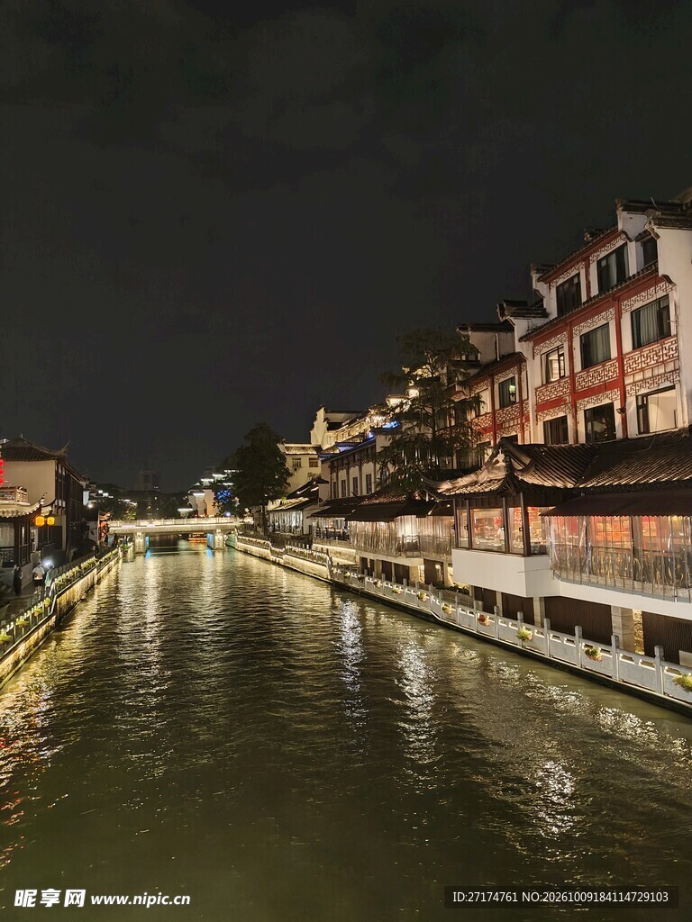 水乡河畔夜景