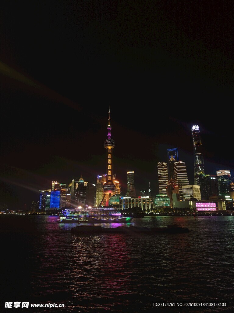 黄浦江畔陆家嘴夜景