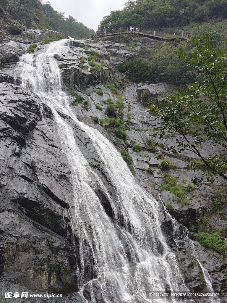 山涧瀑布流水景观