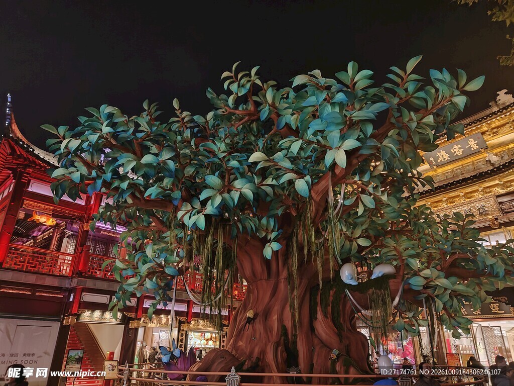 古建夜景大榕树