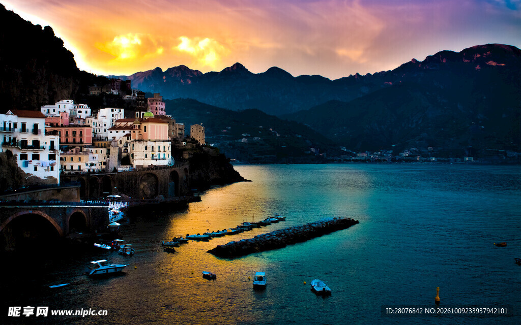 滨海小镇黄昏美景
