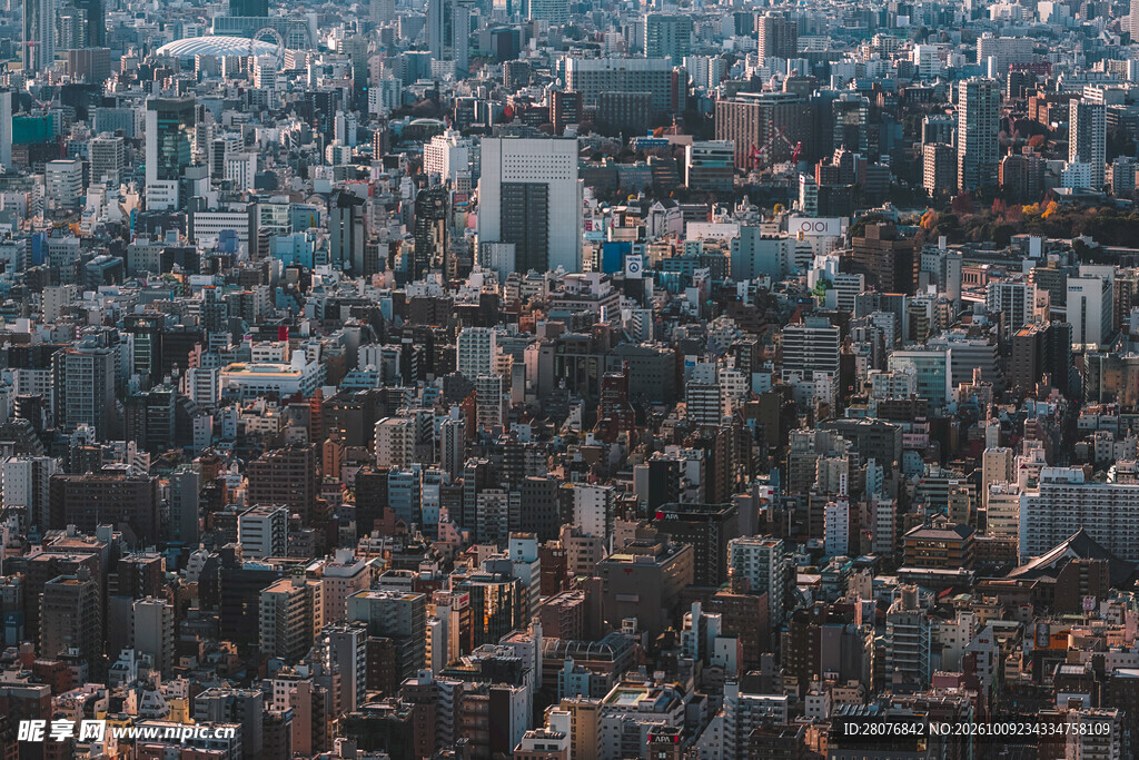 高空俯瞰暮色城市全景