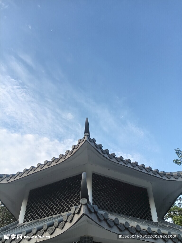 古建飞檐与蓝天
