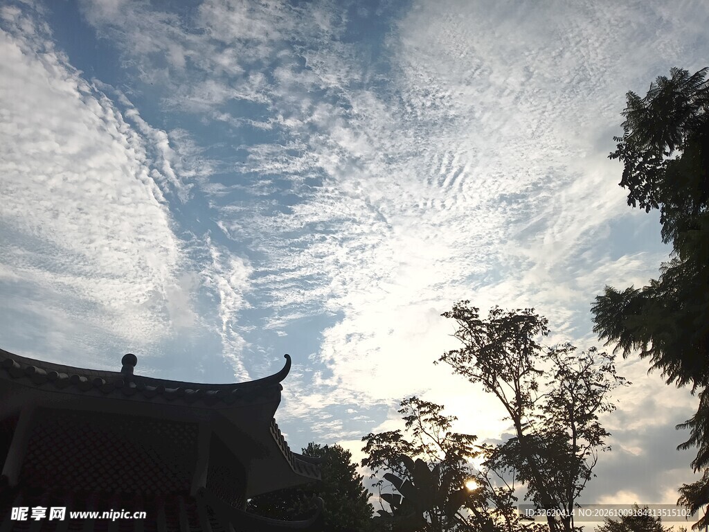 古建飞檐晴空云树