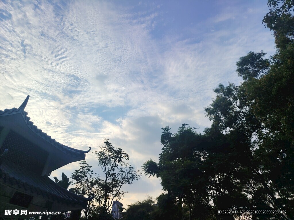 郊外晴空自然风景