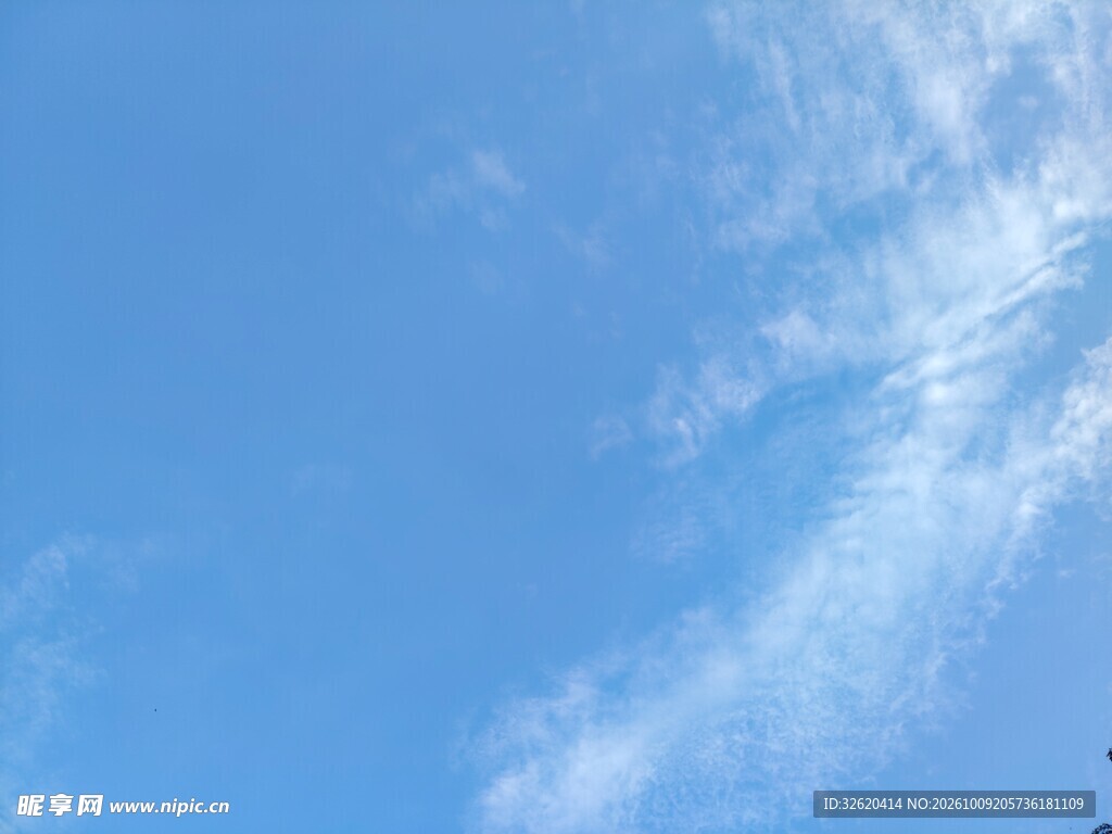 蓝天淡云晴空景致
